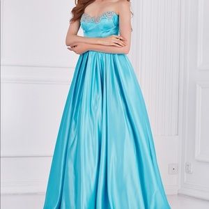 ANGELA AND ALLISON NEVER WORN GOWN